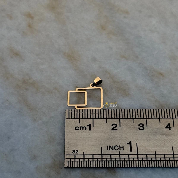 تصویر دوم آویز مربع مینیمال طلا لیزری